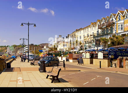 View over the Sandown Beach Parade, a popular beachside resort at the Isle of Wight in South England. Bild ueber die Strandpromenade von Sandown ein b Stock Photo