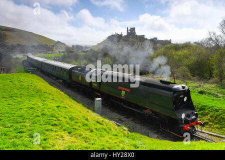 Corfe Castle, Dorset, UK. 31st Mar, 2017. The Swanage Railway hosting a steam gala over 3 days with Bulleid locomotives to celebrate the 50th anniversary of the final operation of steam hauled service on British Railways Southern Region. Pictured is the locomotive City of Wells approaching Norden station with the ruin of Corfe Castle in the distance. Photo Credit: Graham Hunt/Alamy Live News