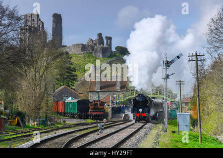 Corfe Castle, Dorset, UK. 31st Mar, 2017. The Swanage Railway hosting a steam gala over 3 days with Bulleid locomotives to celebrate the 50th anniversary of the final operation of steam hauled service on British Railways Southern Region. Pictured is the locomotive 34052 Lord Dowding leaving Corfe Castle station in spectacular fashon with the ruins of the castle in the distance. Photo Credit: Graham Hunt/Alamy Live News