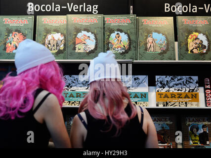 Leipzig, Germany. 24th Mar, 2017. Cosplayers look at new comics and books at a booth at the book fair in Leipzig, Germany, 24 March 2017. Photo: Jens Kalaene/dpa-Zentralbild/ZB/dpa/Alamy Live News Stock Photo