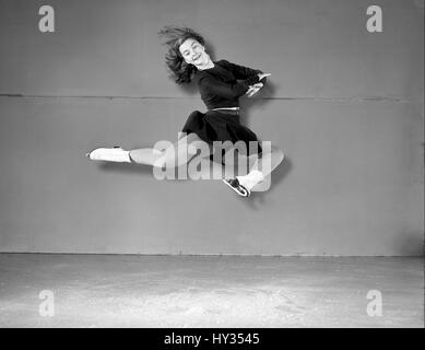 Barbara Ann Scott, 'Study of a skating leap'.  * (CP PHOTO) 1999 ( National Archives of Canada/Frank Royal) PA-112373 Stock Photo