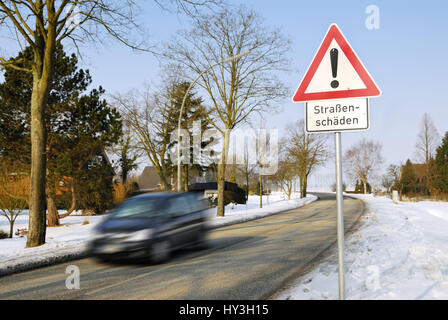 Hard winter: Warning street damages, Harter Winter: Warnschild Straßenschäden