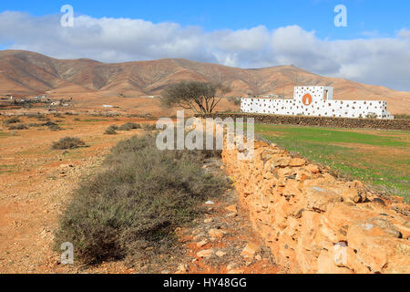 Mountain volcanic landscape and traditional Canary style arch gate in background in Antigua village, Fuerteventura, Canary Islands, Spain Stock Photo