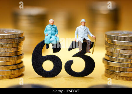 Senior citizen's pair on the number 63, symbolic photo pension at the age of 63 years, Seniorenpaar auf der Zahl 63, Symbolfoto Rente mit 63 Jahren