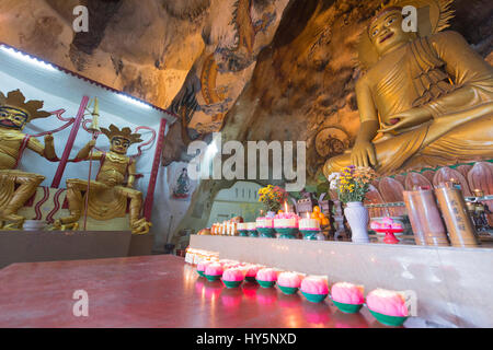 The Perak Tong. It is a Chinese Buddhist temple built within a limestone cave and is the oldest and most famous cave temples in Stock Photo