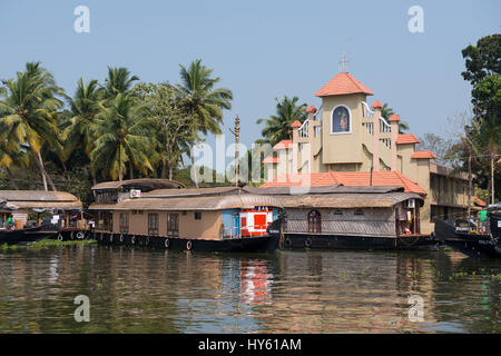 India, State of Kerala aka Ernakulam, Allepey, The Backwaters. Traditional sightseeing houseboat through the canals and lakes of the Backwaters. Dock  Stock Photo