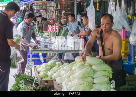 Market stalls on Pak Khlong Talad market, Bangkok, Thailand Stock Photo
