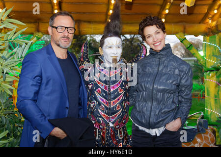 Paris, France. 31th March, 2017. Linda Hardy and Christall attend at Opening evening of the Throne Fair for the benefit of the Petits Princes, Paris, Stock Photo