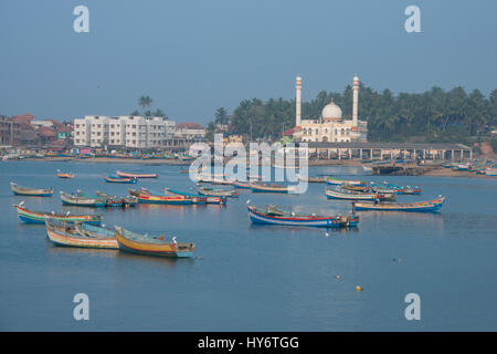India, state of Kerala, Malabar Coast, port city of Villanjam aka Vizhinjam along the coast of the Arabian Sea. Harbor view with fishing boats and mos Stock Photo