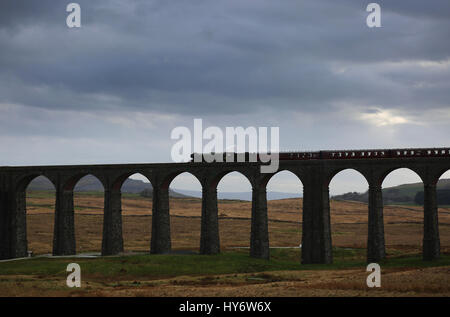 Ribblehead Viaduct   Flying scotsman Stock Photo