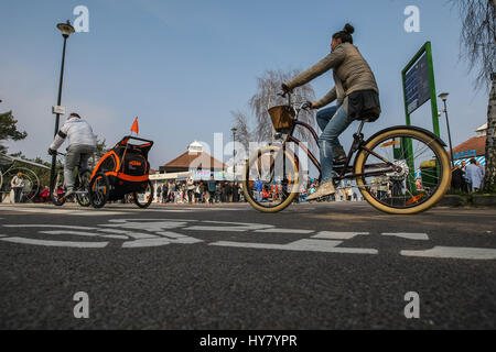 Gdansk, Poland. 02nd Apr, 2017. People riding on bikes is seen in Gdansk, Poland on 2 April 2017 . With temperatures close to 20 Celsius degrees, spring definetly has come to Poland. Meteorologists predict next few days of warm weather in Poland Credit: Michal Fludra/Alamy Live News Stock Photo