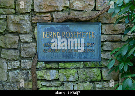 Grave, Bernd Rosemeyer, forest cemetery of Dahlem, hut way, Berlin, Germany / hut way, Grab, Waldfriedhof Dahlem, Huettenweg, Deutschland / Hüttenweg Stock Photo
