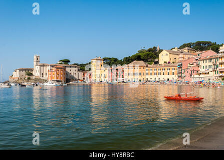 The beach of the 'Baia del Silenzio' in Sestri Levante during the summer Stock Photo