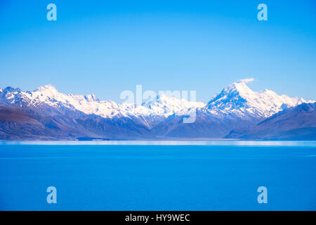 Scenic view of Lake Pukaki and Mt Cook, Southern Alps, New Zealand Stock Photo