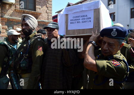 Srinagar, India. 03rd Apr, 2017. S P Vaid, Director General of Police pay tributes near the coffin containing the body of a policeman Shams-u-Din of Gurez Bandipora during his wreath laying ceremony at Police Lines in Srinagar India controlled Kashmir. One policeman of Jammu Kashmir was killed and 11 others injured when militants grenade a joint party of forces in Nowhatta area of old City of Srinagar. Credit: Zahid Hussain Bhat/Pacific Press/Alamy Live News Stock Photo