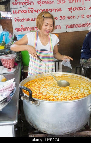 Market stalls on Pak Khlong Talad market, Bangkok, Thailand Stock Photo