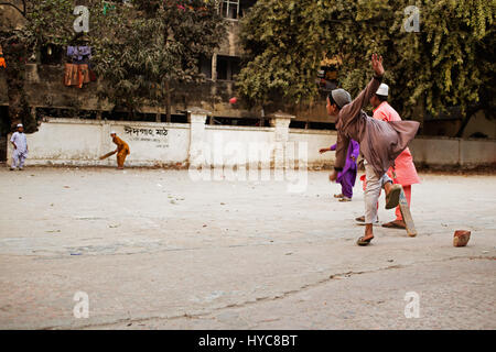 islamic children playing cricket, dhaka, bangladesh Stock Photo