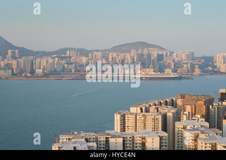 The Luxury Cunard Ocean Liner, Queen Mary 2, Moored At The Kai Tak Cruise Terminal, Hong Kong. Stock Photo