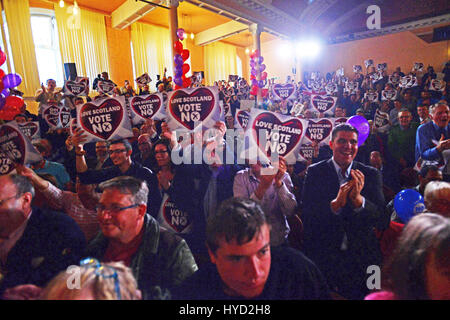 The audience wave placards at a pro-union Better Together campaign rally in Glasgow on the eve of poll in the Scottish independence referendum Stock Photo