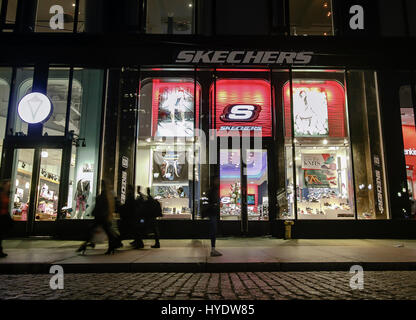Skechers store hi-res stock photography and Alamy