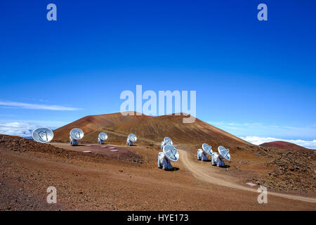 Landscape view of astronomical telescopes on Mauna Kea, Maui, Hawaii, USA Stock Photo