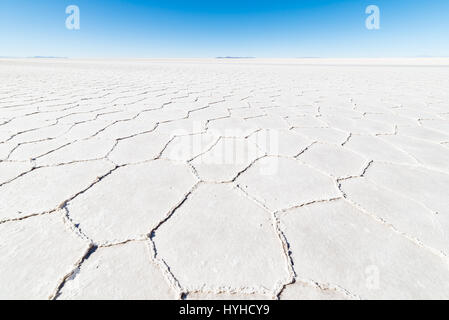 Wide angle view of the world famous Uyuni Salt Flat, among the most important travel destination in the Bolivian Andes. Close up of hexagonal shapes o Stock Photo