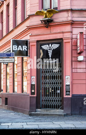 Berlin,Friederichshain-Kreuzberg. Die Apotheken Bar, The Pharmacy Bar.Pub in old chemist shop. New use for pharmacy at Mariannenplatz Stock Photo