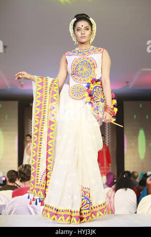 Dhaka, Bangladesh. 3rd Apr, 2017. Bangladeshi model displays clothes during a fashion show in Dhaka, Bangladesh, April 3, 2017. Credit: Suvra Kanti Das/ZUMA Wire/Alamy Live News Stock Photo