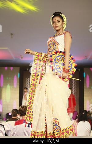 Dhaka, Bangladesh. 3rd Apr, 2017. Bangladeshi model displays clothes during a fashion show in Dhaka, Bangladesh, April 3, 2017. Credit: Suvra Kanti Das/ZUMA Wire/Alamy Live News Stock Photo