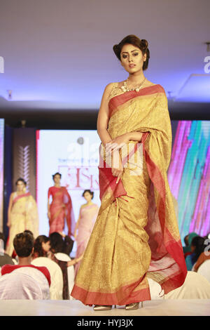 Dhaka, Bangladesh. 3rd Apr, 2017. Bangladeshi model displays clothes during a fashion show in Dhaka, Bangladesh, April 3, 2017. Credit: Suvra Kanti Das/ZUMA Wire/Alamy Live News Stock Photo