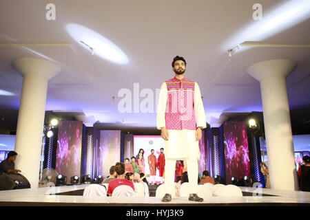 Dhaka, Bangladesh. 3rd Apr, 2017. Bangladeshi model displays clothes during a fashion show in Dhaka, Bangladesh, April 3, 2017. Credit: Suvra Kanti Das/ZUMA Wire/Alamy Live News Stock Photo