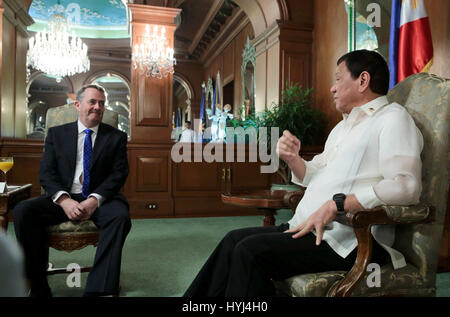 Manila, Phillipines. 4th Apr, 2017. Philippine President Rodrigo Duterte meets with British Secretary of State for International Trade Liam Fox, left, at the Music Room of the Malacanang Palace April 3, 2017 in Manila, Philippines. Credit: Planetpix/Alamy Live News Stock Photo