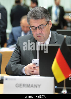 Brussels, Belgium. 05th Apr, 2017. Roundtable of Ministers, Ambassadors and State Secretary in support of Syria and the region, Germany Minister for Foreign Affairs Sigmar Gabriel Credit: Leo Cavallo/Alamy Live News Stock Photo