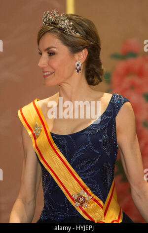 Tokyo, Japan. 4th April, 2017. Queen Letizia during Gala dinner for Spanish kings on occasion for their official visit to Japan in ImperialPalace in Tokyo on Wednesday 5 April 2017. On the first day of their 3 day tour of Japan Credit: Gtres Información más Comuniación on line,S.L./Alamy Live News Stock Photo