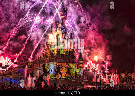Marne-la-Vallée, France. 4th April, 2017. Disneyland Paris presents its new night show Disney Illuminations which illuminates the Castle of the Sleeping Beauty, a night-time spectacular featuring state-of-the-art technology. Credit: Bernard Menigault/Alamy Live News Stock Photo