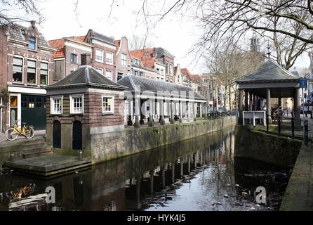 18th century fishmonger stalls along historic Hoge Gouwe and Lage Gouwe canal, centre of Gouda, Netherlands Stock Photo