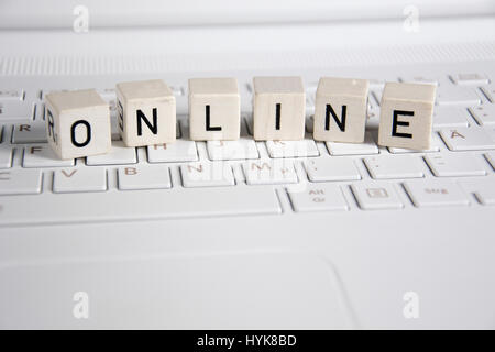 the word online on a keyboard Stock Photo