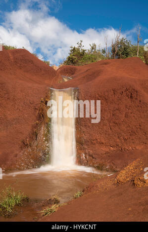 Roadside waterfall in red rocks, Koke'e State Park, Waimea Canyon, Kauai, Hawaii, USA Stock Photo
