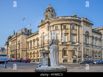 United Kingdom, Somerset, Bath, Rebecca Fountain and Bath Guildhall Stock Photo