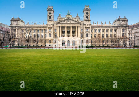 Panoramic view of Neprajzi museum (Museum of ethnography) located at Kossuth square in Budapest, Hungary. Stock Photo