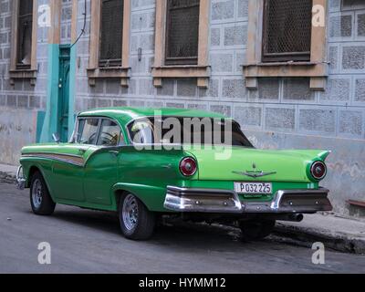 Old fashioned classic 1950s American car in green colour with image of Che Guevara in Havana, Cuba Stock Photo