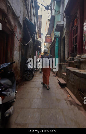 Indian people in alleyway in the holy city of Varanasi, Benares, Northern India Stock Photo