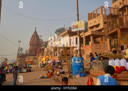 View of life on the banks of the river Ganges, Varansi, Benares, Uttar Pradesh, India, South Asia Stock Photo