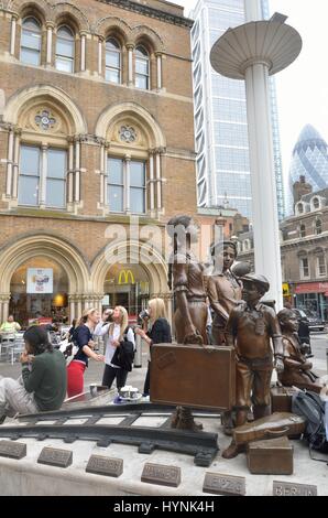 LIVERPOOL ST LONDON UK  16 September 2014: memorial in hope square with station in background Stock Photo