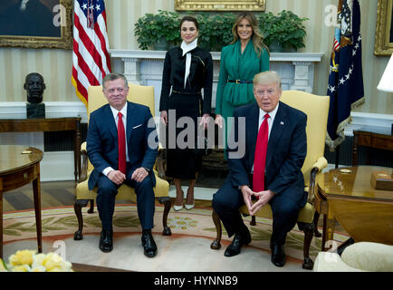 Washington, USA. 5th Apr, 2017. Washington DC, USA. 5th April, 2017. United States President Donald J. Trump meets King Abdullah II of Jordan in the Oval Office of the White House in Washington, DC on Wednesday, April 5, 2017. Standing behind the King and President are Queen Rania of Jordan, left, and first lady Melania Trump. Credit: MediaPunch Inc/Alamy Live News Stock Photo
