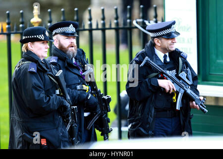 London, UK. 5th April, 2017. Armed police outside the National Service of Hope after the Terror attack on Westminster, March 22, 2017. The service was at Westminster Abbey, London, UK, on April 5, 2017. Credit: Paul Marriott/Alamy Live News Stock Photo