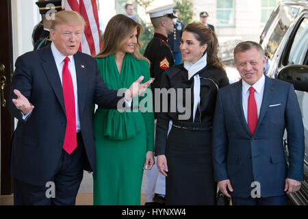 Washington, Us. 05th Apr, 2017. United States President Donald J. Trump and first lady Melania Trump welcome King Abdullah II and Queen Rania of Jordan to the White House in Washington, DC on Wednesday, April 5, 2017. Credit: Ron Sachs/CNP - NO WIRE SERVICE - Photo: Ron Sachs/Consolidated News Photos/Ron Sachs - CNP/dpa/Alamy Live News Stock Photo