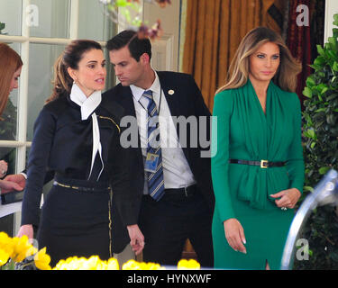 Washington, Us. 05th Apr, 2017. Queen Rania of Jordan, left, and first lady Melania Trump, right, walk along the Colonnade of the White House in Washington, DC on Wednesday, April 5, 2017. Credit: Ron Sachs/Pool via CNP - NO WIRE SERVICE - Photo: Ron Sachs/Consolidated News Photos/Ron Sachs - Pool via CNP/dpa/Alamy Live News Stock Photo