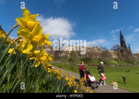 Edinburgh, Scotland, UK. 6th April, 2017. Princes Street Gardens attracting people to sit in the Spring sunshine. Credit: Rich Dyson/Alamy Live News Stock Photo