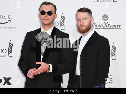 Berlin, Germany. 6th Apr, 2017. The British band Hurts arrives at the award ceremony of the 26th German music award 'Echo' in Berlin, Germany, 6 April 2017. Photo: Britta Pedersen/dpa/Alamy Live News Stock Photo